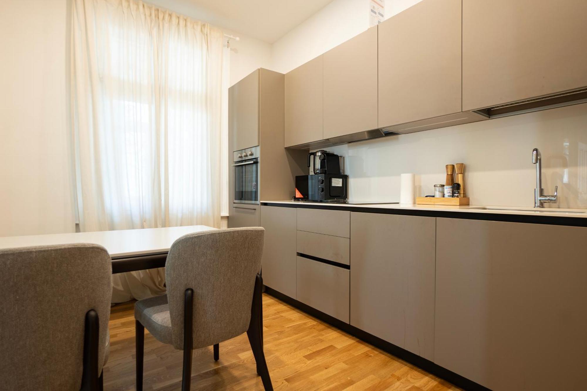 Charming 2-Room Apartment With Balcony, 15 Min To Center Vienna Exterior photo
