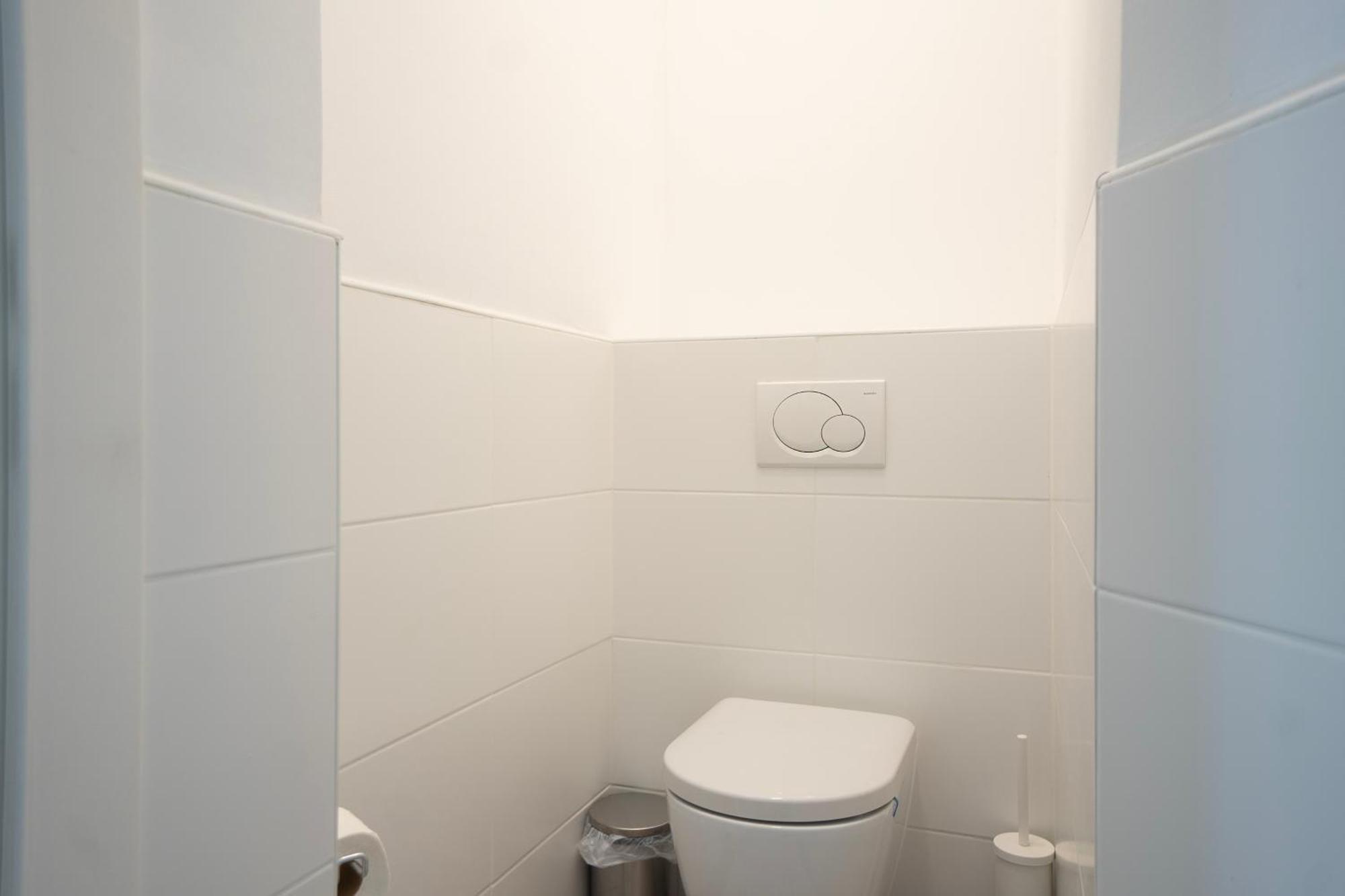 Charming 2-Room Apartment With Balcony, 15 Min To Center Vienna Exterior photo
