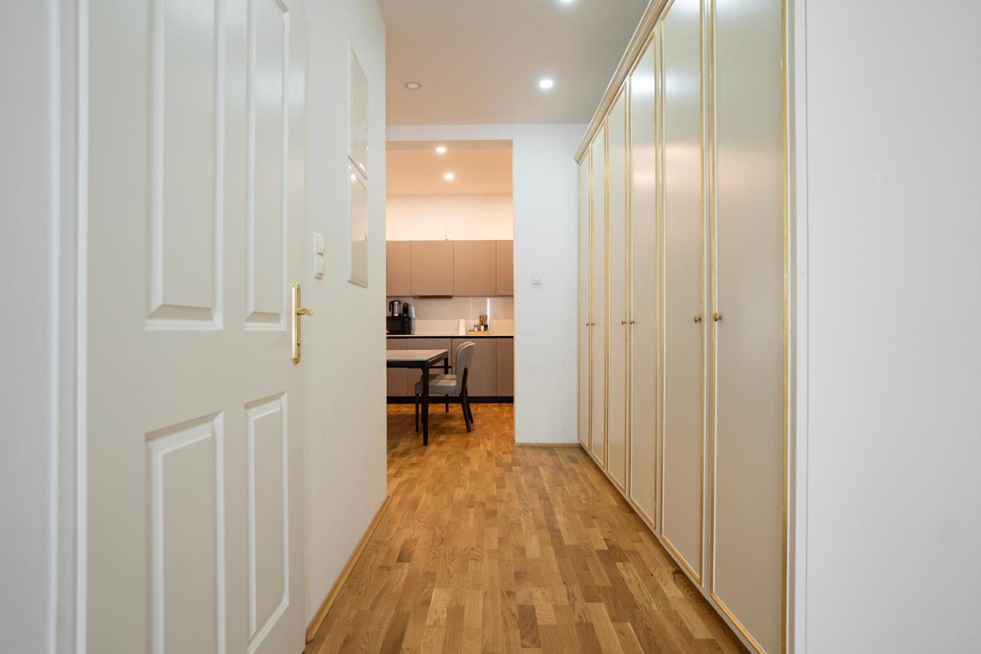 Charming 2-Room Apartment With Balcony, 15 Min To Center Vienna Exterior photo